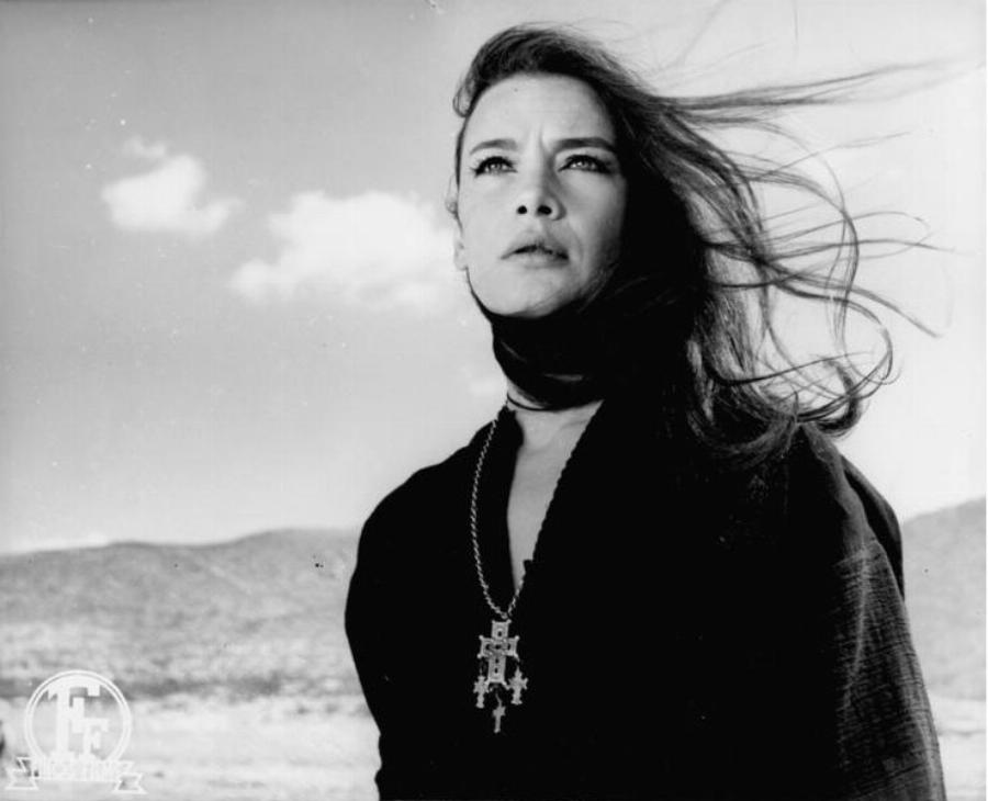 Τζένη Καρέζη: Η σπουδαία καριέρα, η μάχη με τον καρκίνο και η τελευταία επιθυμία πριν αφήσει την τελευταία της πνοή