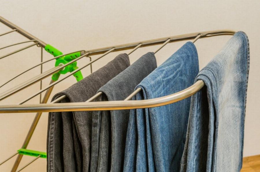 Πλύσιμο ρούχων: Ο λόγος που δεν πρέπει να πλένεις το τζιν στο πλυντήριο