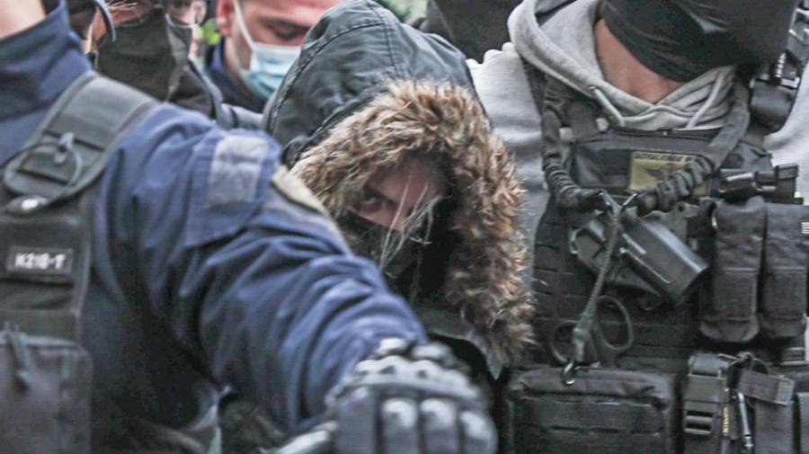 Νεκρά παιδιά στην Πάτρα: Το βλέμμα της Ρούλας στην κάμερα που τα «λέει» όλα