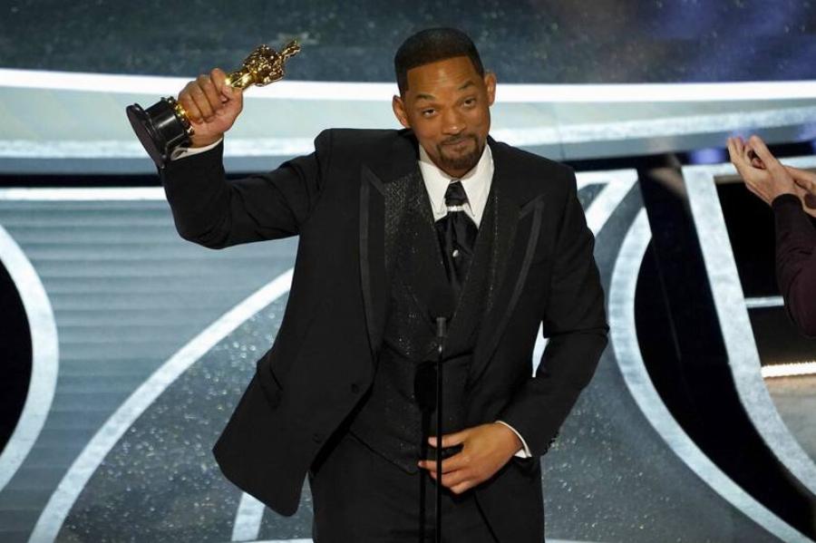 Τι και αν κινδυνεύει να χάσει το αγαλματίδιο: Μετά το χαστούκι ο Γουίλ Σμιθ το «έκαψε» στο πάρτι του Vanity Fair