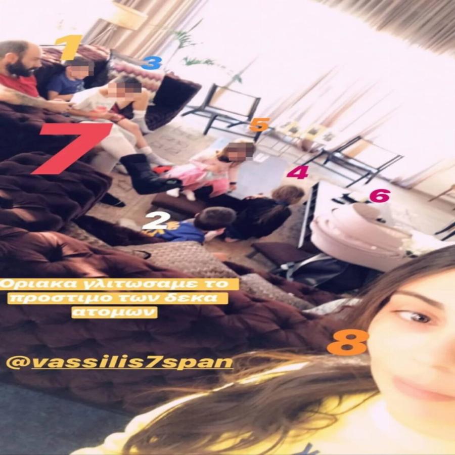 Βασίλη Σπανούλης – Ολυμπία Χοψονίδου: Το ζεστό σπίτι με τεράστιων διαστάσεων σαλόνι και καναπέ για ένα λόχο