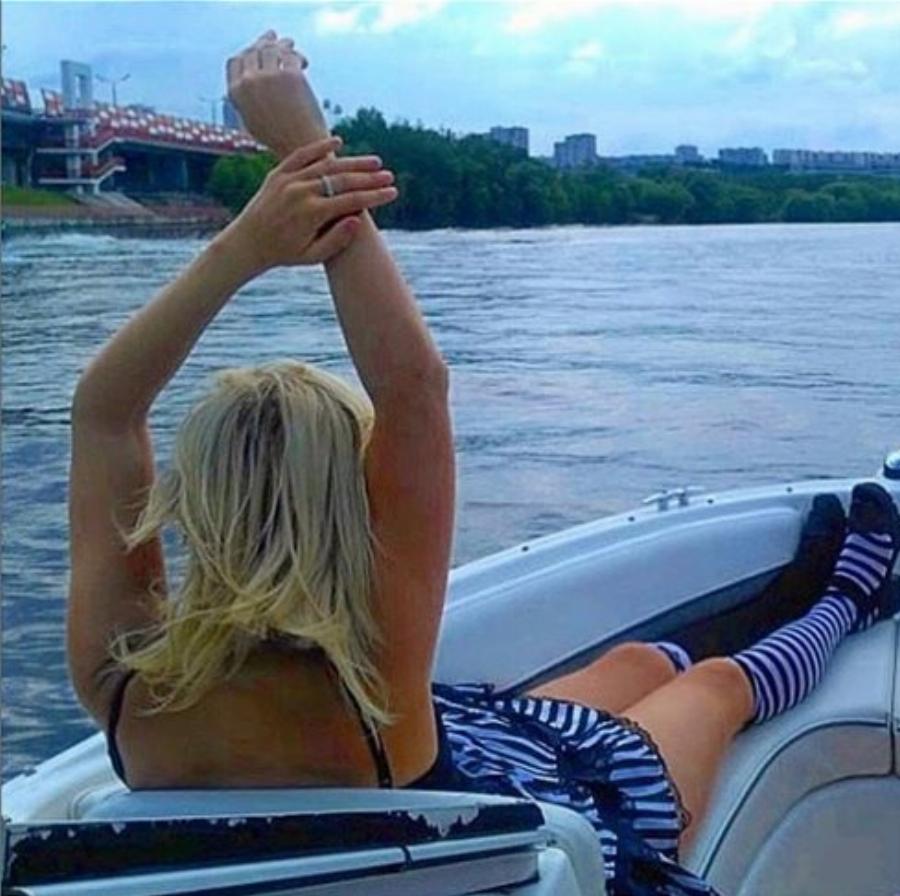 Μαρία Ζαχάροβα: Οι πόζες και οι τολμηρές φωτογραφίες της καλλονής του Ρωσικού Υπουργείου που επιτέθηκε στην Ελλάδα