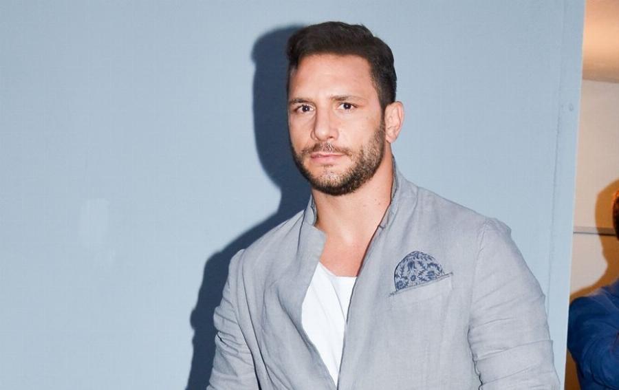 Ευθύμης Ζησάκης: Η πλαστική επέμβαση στη μύτη, οι αυτοκαταστροφικές τάσεις, οι σχέσεις μίας νύχτας και η επιθυμία του για οικογένεια