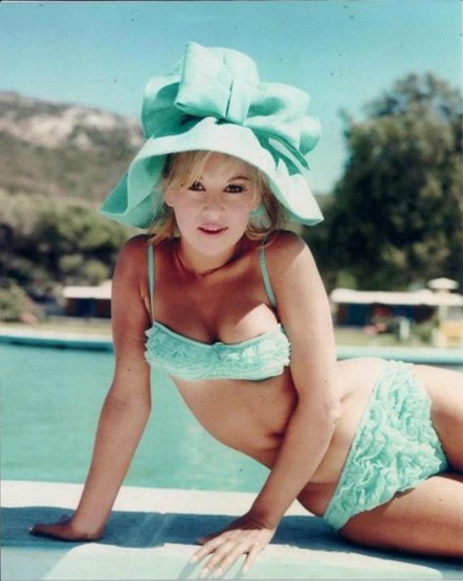 Φυσική ομορφιά χωρίς photoshop: Vintage φωτογραφίες αγαπημένων star με μαγιό