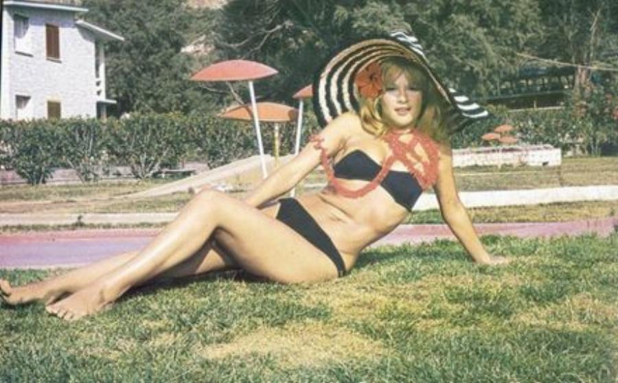 Φυσική ομορφιά χωρίς photoshop: Vintage φωτογραφίες αγαπημένων star με μαγιό