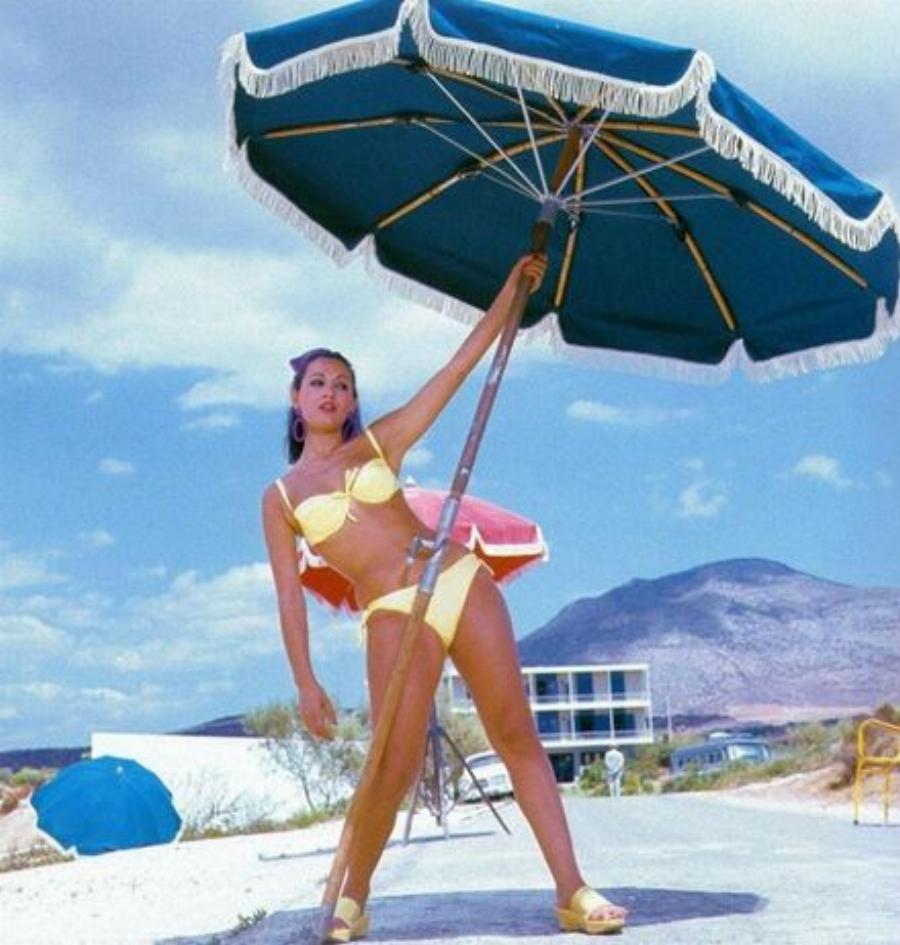 Φυσική ομορφιά χωρίς photoshop: Vintage φωτογραφίες αγαπημένων star με μαγιό