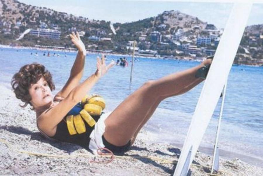 Φυσική ομορφιά χωρίς photoshop: Vintage φωτογραφίες αγαπημένων star με μαγιό