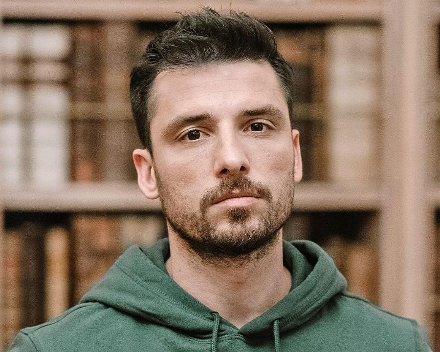 Σπύρος Χατζηαγγελάκης: Η σχέση με την Μαρία Χάνου, οι αποκαλυπτικές φωτογραφίες και η επιτυχία στο “Μην αρχίζεις την Μουρμούρα”