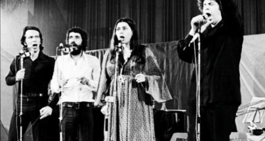 Αντώνης Καλογιάννης: Η συνεργασία με θρυλικούς συνθέτες, το ξύλο από την ίδια του την μητέρα και ο χαμός του γιου του