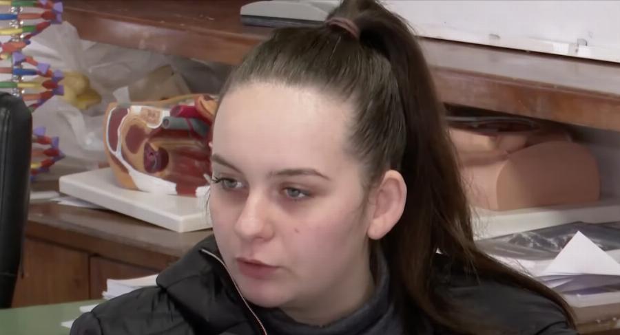 Ομογενής μαθήτρια από τη Μαριούπολη εξομολογείται: Ουκρανοί μας σταμάτησαν και μας απειλούσαν με όπλα