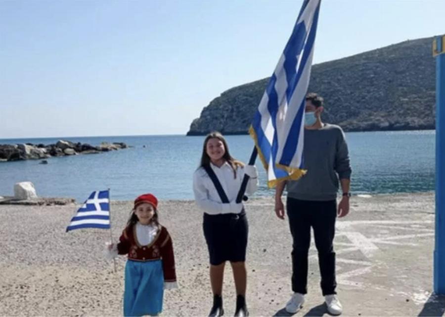 Η Μαθήτρια που παρέλασε μόνη της για την εθνική επέτειο της 25ης Μαρτίου στη Νάξο