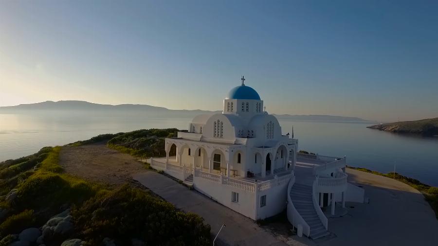Ιερός Ναός του Προφήτη Ηλία: Το υπέροχο εξωκλήσι στο Λαύριο σε ένα εντυπωσιακό εναέριο βίντεο