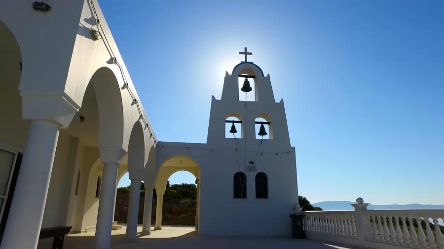 Ιερός Ναός του Προφήτη Ηλία: Το υπέροχο εξωκλήσι στο Λαύριο σε ένα εντυπωσιακό εναέριο βίντεο