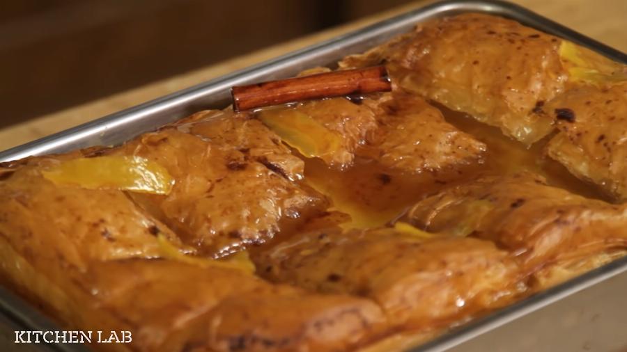 Γαλακτομπούρεκο: Η καλύτερη συνταγή με αγνά υλικά από τον Άκη Πετρετζίκη