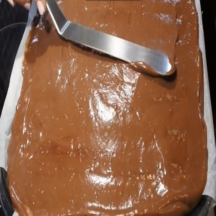 Γλυκός πειρασμός: Η εύκολη συνταγή για ένα λαχταριστό σοκολατένιο γλυκό ψυγείου