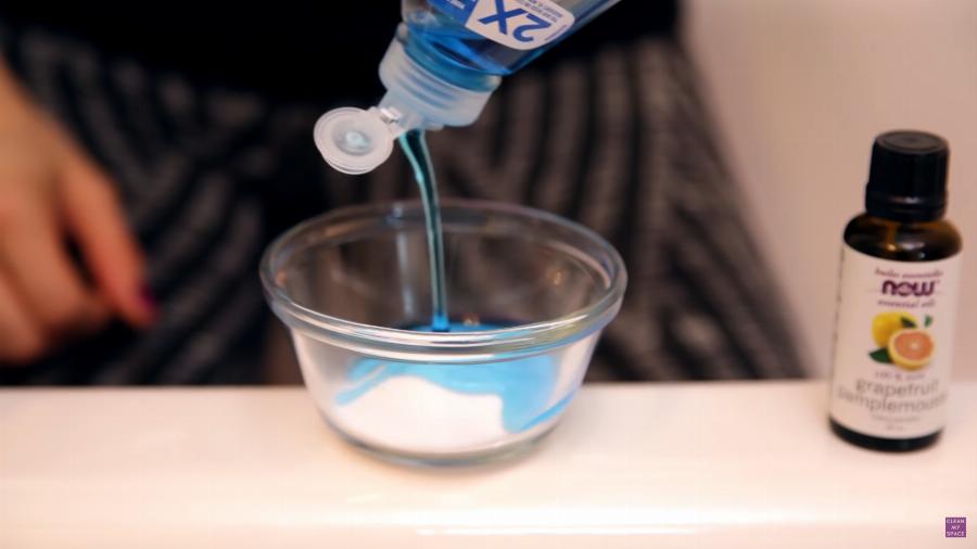 Καθάρισμα μπανιέρας: Το πιο ισχυρό καθαριστικό με 3 σπιτικά υλικά για να αστράφτει από καθαριότητα