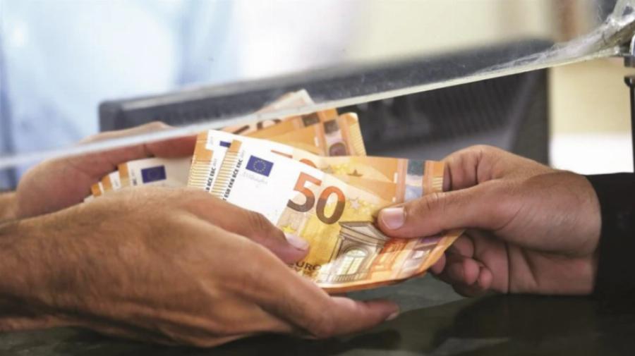 Πότε θα γίνει η πληρωμή των δικαιούχων: Το επίδομα 534 ευρώ