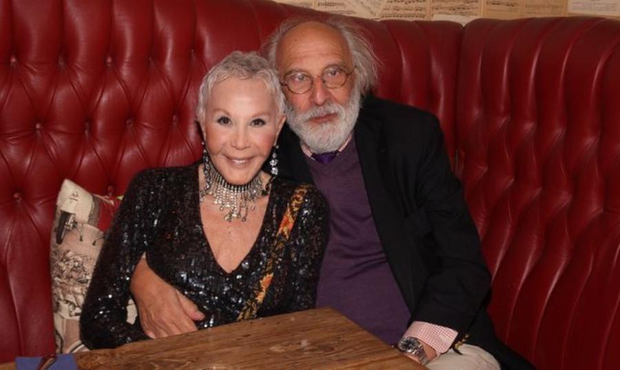 Ζωή Λάσκαρη: Ο κρυφός αρραβώνας, η καριέρα,  το σκάνδαλο και ο γάμος με τον Λυκουρέζο που παραλίγο να μην γίνει ποτέ