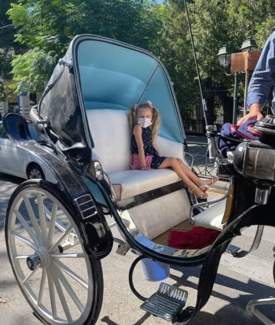 Ελένη Μενεγάκη: Η κόρη της, Μαρίνα Παντζοπούλου, μεγάλωσε και η ομοιότητα με τη μαμά της είναι πραγματικά εκπληκτική