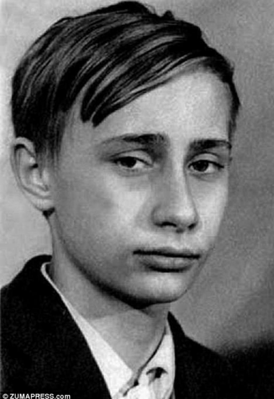 Βλαντιμίρ Πούτιν: Σπάνιες εικόνες από τη ζωή του πριν γίνει Πρόεδρος – Ήθελε να τις εξαφανίσει αλλά δεν τα κατάφερε