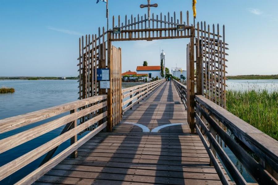 Μοναστήρι στην Ξάνθη: Το ωραιότερο μοναστήρι της Ελλάδας, βρίσκεται σε 2 νησάκια που τα ενώνει μια ξύλινη γέφυρα