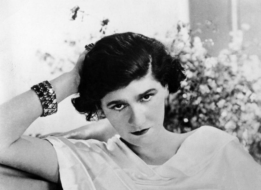 Coco Chanel: Η άγνωστη πλευρά της ζωής της, η απρόσμενη επιτυχία και οι 20 σημαντικές συμβουλές που κάθε γυναίκα πρέπει να ακολουθεί