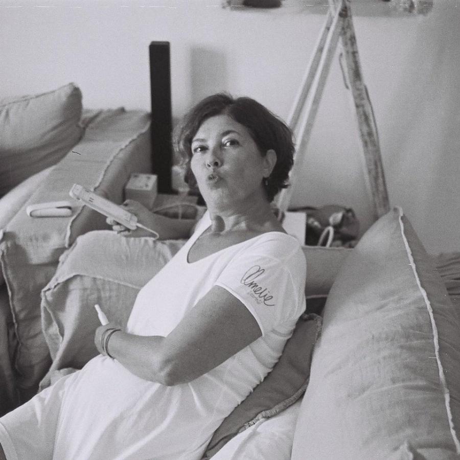 Σοφία Αλιμπέρτη: «Μεγαλώνω όπως θέλω εγώ, βγαίνουν οι ρυτίδες στο πρόσωπό μου και είμαι χαρούμενη»