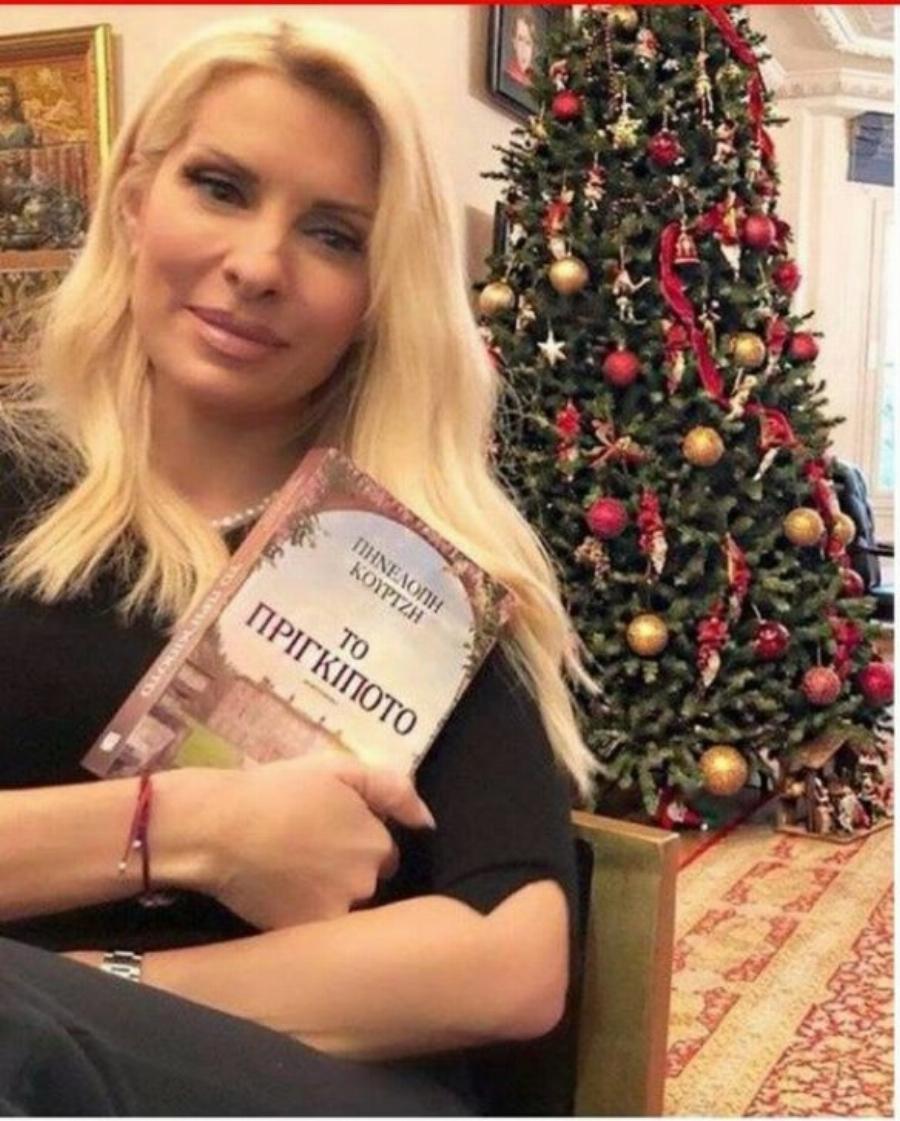 Ελένη Μενεγάκη: Οι νέες και σπάνιες εικόνες  από το σπίτι της στα Μελίσσια – Το παλάτι που είναι «βγαλμένο από το Χόλυγουντ»