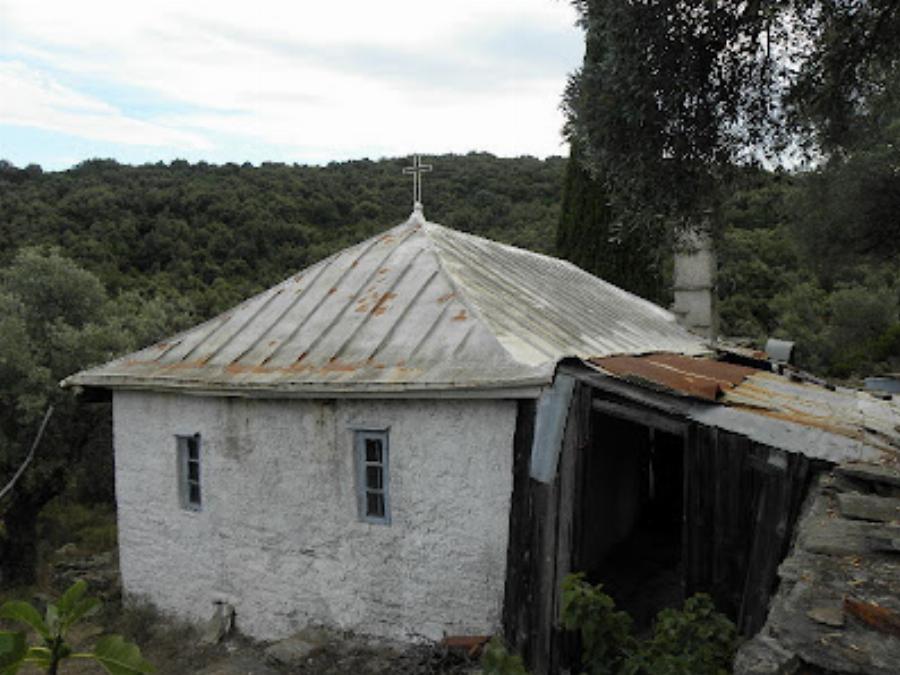 Άγιος Παΐσιος: Σπάνιες εικόνες από το κελλί του στον Τίμιο Σταυρό