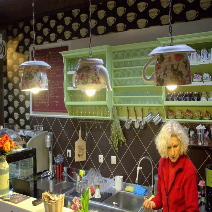 Kαφενείο στη Φλώρινα δέχεται μόνο γυναίκες και οι άντρες επιτρέπονται υπό μια προϋπόθεση