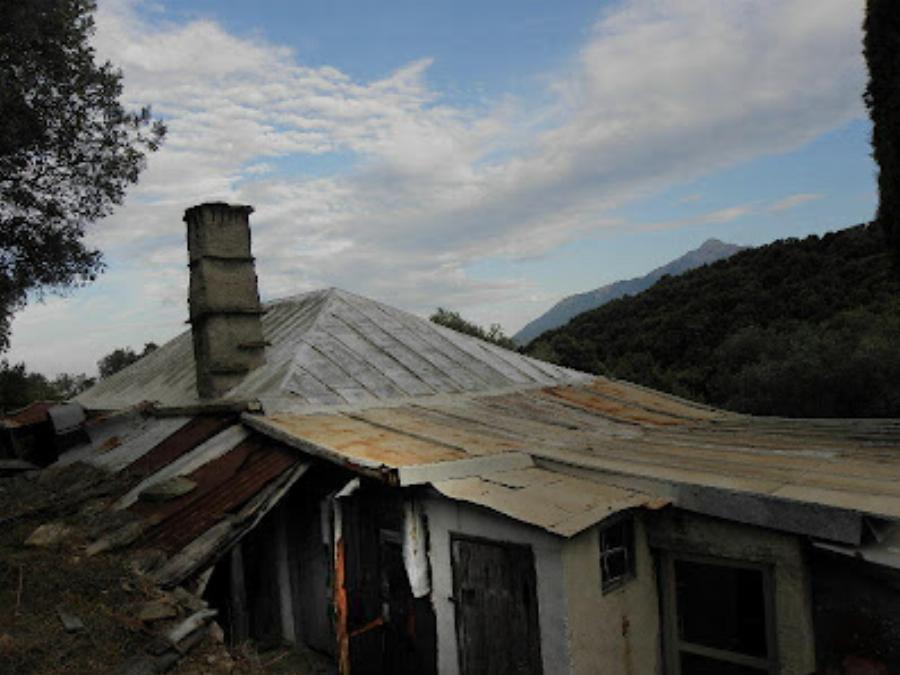 Άγιος Παΐσιος: Σπάνιες εικόνες από το κελλί του στον Τίμιο Σταυρό