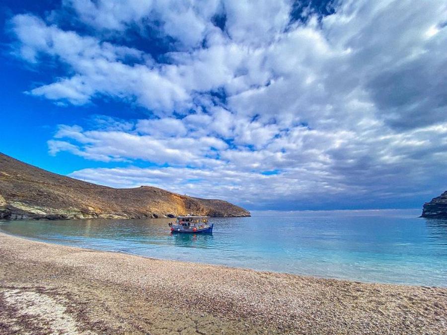 Άγγελος Λάτσιος και Γαία Μερκούρη: Έριξαν το Instagram – Όλοι μιλάνε για τις φωτογραφίες τους από την Άνδρο