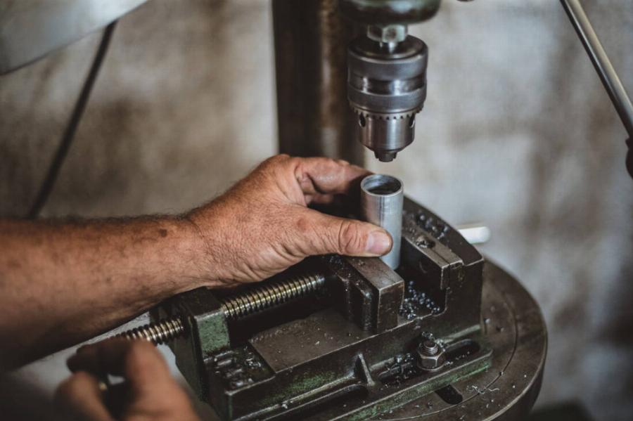 Έλληνας μηχανικός: Φτιάχνει χειροποίητα αναπηρικά αμαξίδια και βελτιώνει τη ζωή ατόμων με αναπηρία