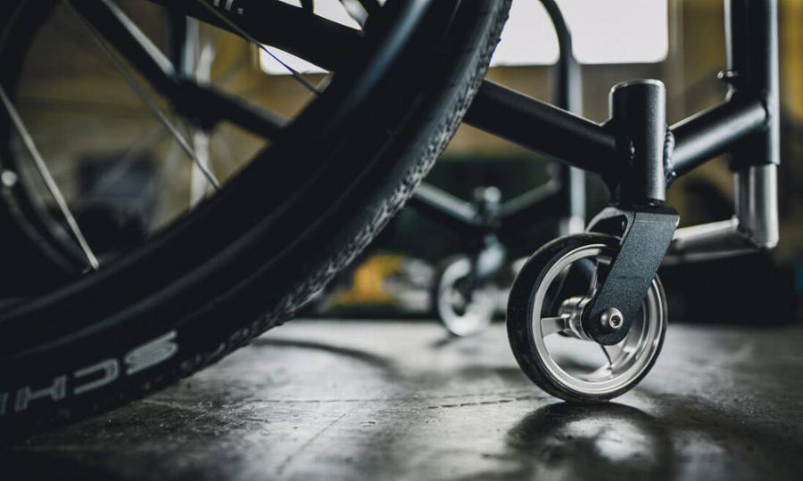 Έλληνας μηχανικός: Φτιάχνει χειροποίητα αναπηρικά αμαξίδια και βελτιώνει τη ζωή ατόμων με αναπηρία