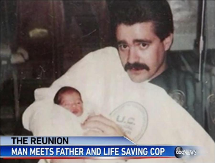 Αληθινή ιστορία: Η ίδια του η μητέρα τον πέταξε στα σκουπίδια όταν ήταν μωρό – Σήμερα συναντά τον “ήρωα” που τον έσωσε