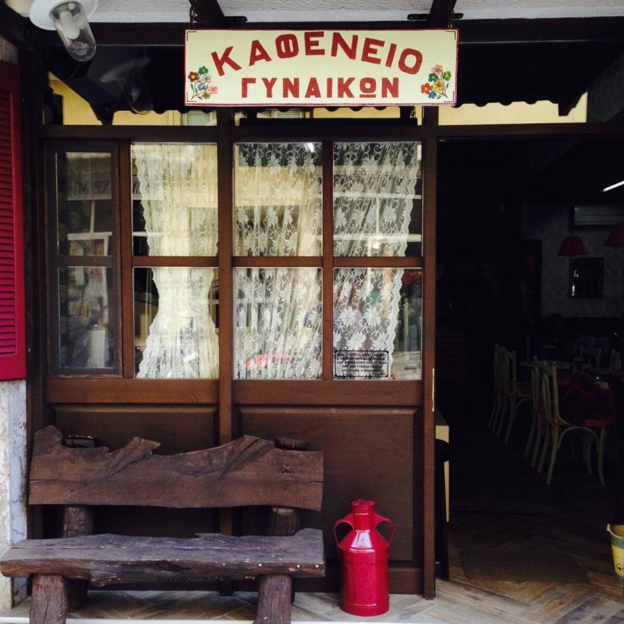 Kαφενείο στη Φλώρινα δέχεται μόνο γυναίκες και οι άντρες επιτρέπονται υπό μια προϋπόθεση