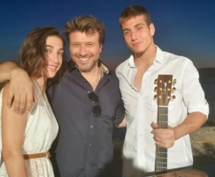 Γιάννης Πλούταρχος: Η ενασχόληση με την κομμωτική, η πολύτεκνη οικογένεια, το ταλέντο που κληρονόμησαν τα παιδιά και η κρίση στο γάμο του