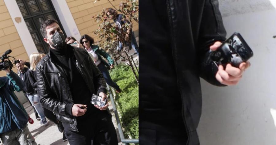 Η φωτογραφία στο κινητό του Μάνου Δασκαλάκη που δεν πρόσεξε κανείς