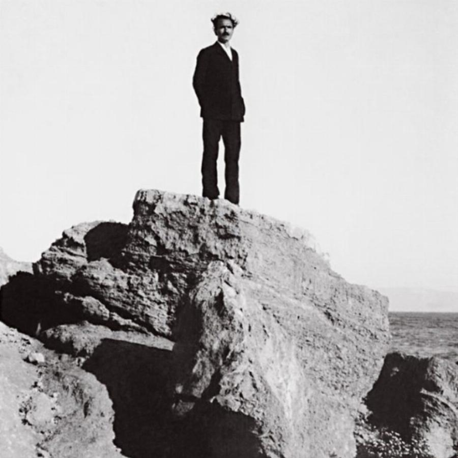 Σπίτι Νίκου Καζαντζάκη: Η ανακαίνιση που εντυπωσιάζει, η τρομερή αυλή, το πανέμορφο εσωτερικό και η τιμή πώλησής του