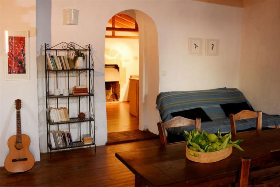 Σπίτι Νίκου Καζαντζάκη: Η ανακαίνιση που εντυπωσιάζει, η τρομερή αυλή, το πανέμορφο εσωτερικό και η τιμή πώλησής του