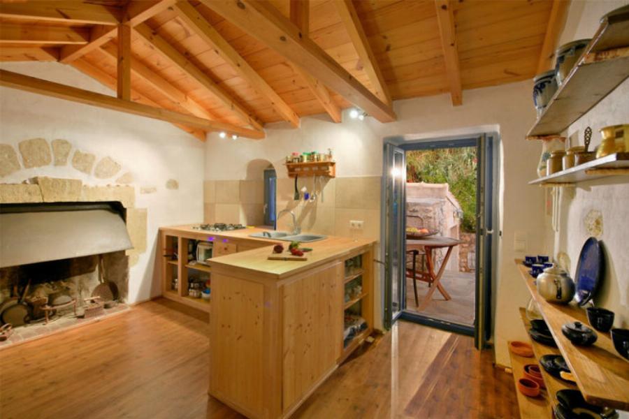 Σπίτι Νίκου Καζαντζάκη: Η ανακαίνιση που εντυπωσιάζει, η τρομερή αυλή, το πανέμορφο εσωτερικό και η τιμή πώλησής του