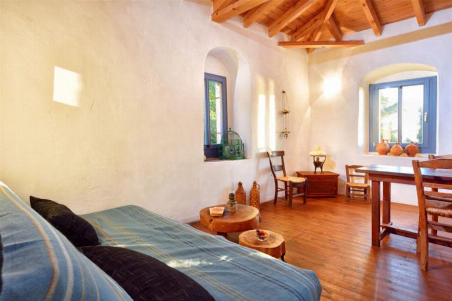 Σπίτι Νίκου Καζαντζάκη: Η ανακαίνιση που εντυπωσιάζει, η τρομερή αυλή, το πανέμορφο εσωτερικό και η τιμή πώλησής του