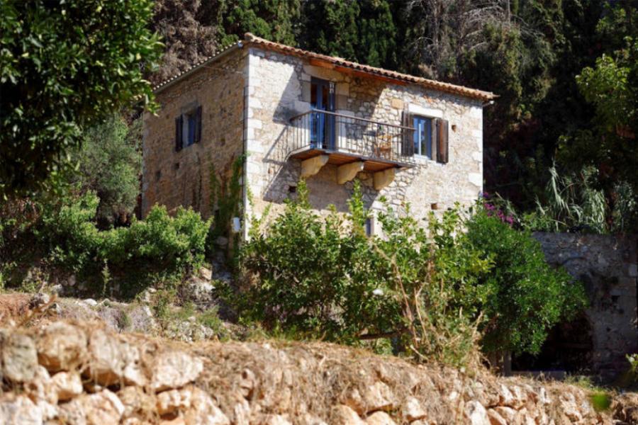 Σπίτι Νίκου Καζαντζάκη: Η ανακαίνιση που εντυπωσιάζει, η τρομερή αυλή, το πανέμορφο εσωτερικό και η τιμή πώλησής του