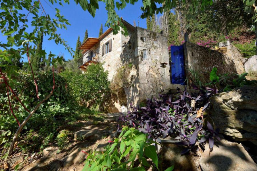 Σπίτι Νίκου Καζαντζάκη: Η ανακαίνιση που εντυπωσιάζει, η τρομερή αυλή, το πανέμορφο εσωτερικό και η τιμή πώλησής του