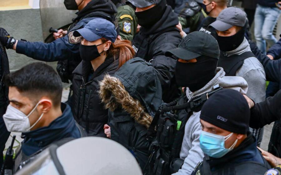 Πάτρα: Ο Θανάσης Κατερινόπουλος έκανε τη μητέρα της Ρούλας Πισπιρίγκου να «λυγίσει», ξέσπασε σε κλάματα και κατέρρευσε