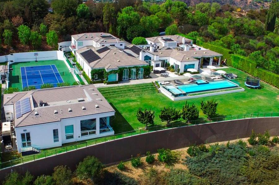 Τζένιφερ Λόπεζ: Από τα φτωχικά παιδικά χρόνια στις επαύλεις των εκατομμυρίων δολαρίων