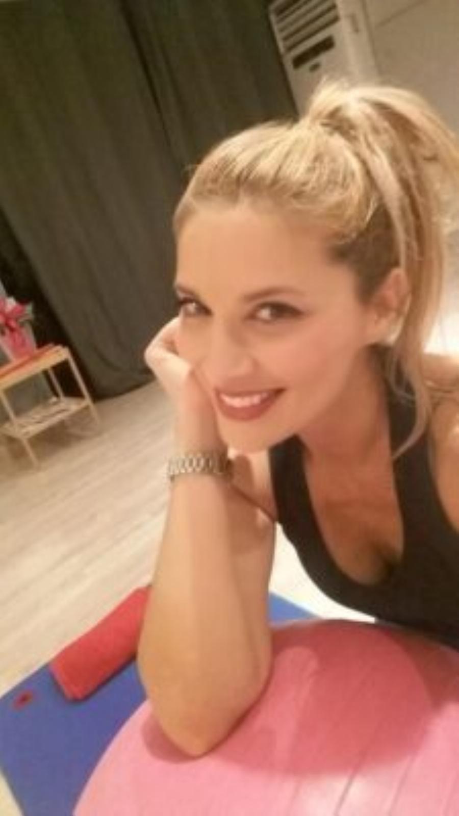 Δήμητρα Ρουμπέση: Που βρίσκεται σήμερα η παρουσιάστρια, 12 χρόνια μετά το διαζύγιο από τον Μικρούτσικο