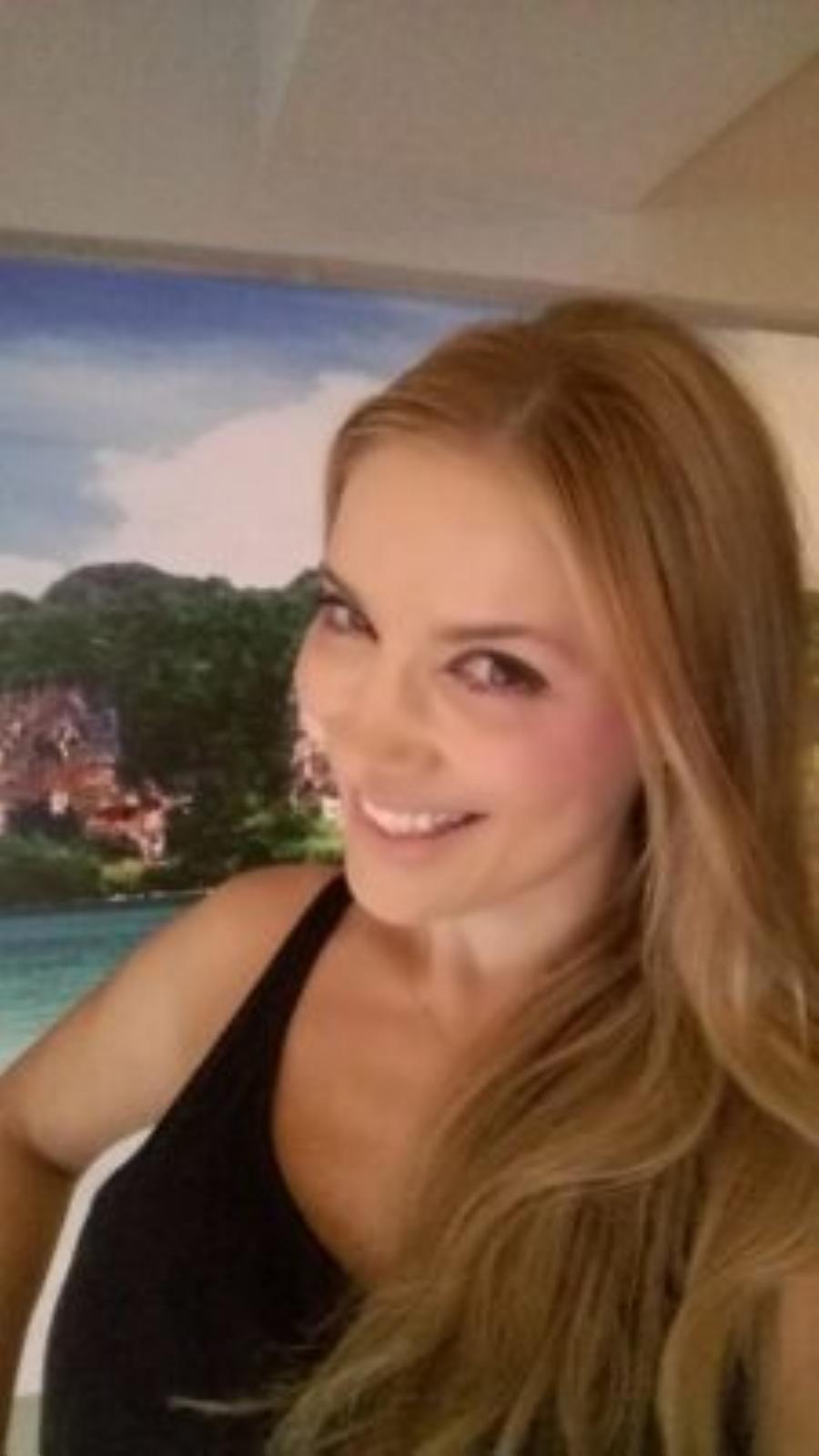 Δήμητρα Ρουμπέση: Που βρίσκεται σήμερα η παρουσιάστρια, 12 χρόνια μετά το διαζύγιο από τον Μικρούτσικο