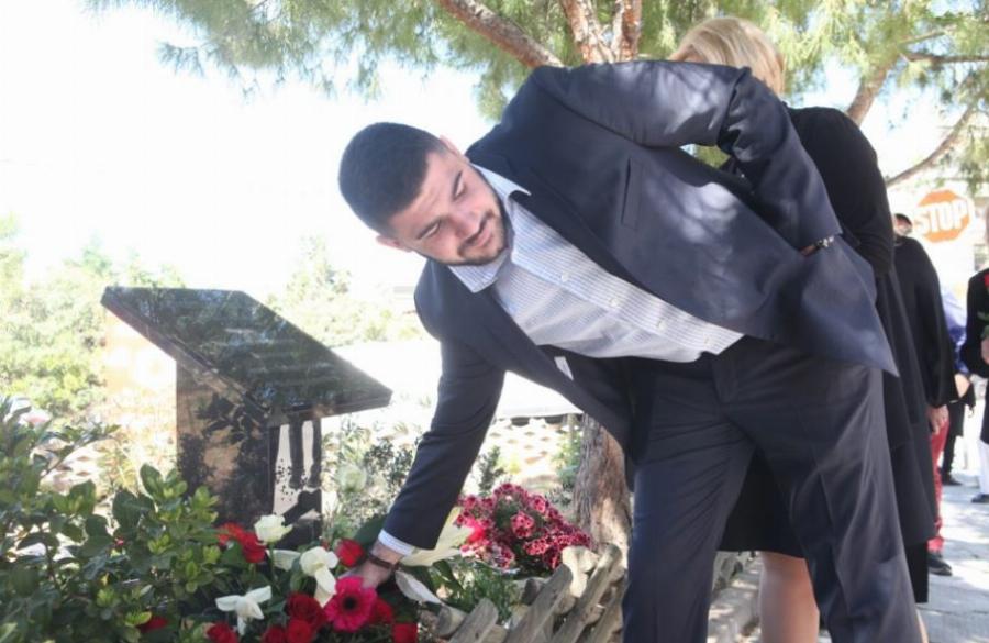 Τελέστηκε τρισάγιο στον τόπο που δολοφόνησαν το Γιώργο Καραιβάζ