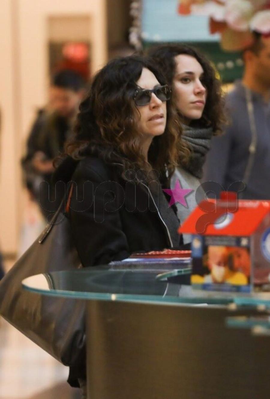 Ελευθερία Αρβανιτάκη: Η τρυφερή φωτογραφία με την κόρη της, Αντιγόνη και η εκπληκτική ομοιότητά τους